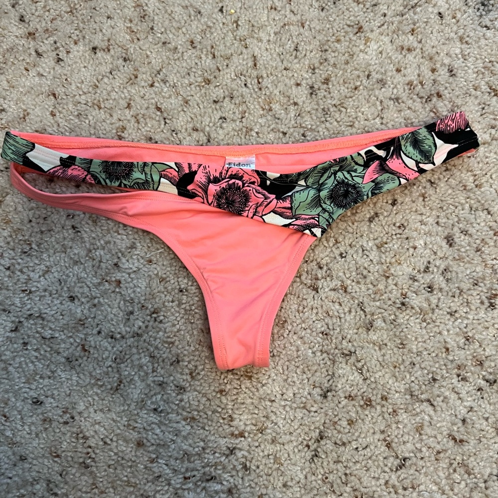 Cut out hip floral bikini bottom